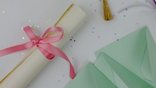 Enveloppe fermée par un ruban
