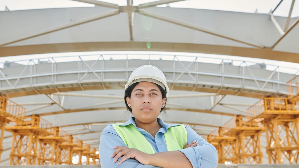 Ingénieur sur un site industriel