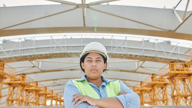 Ingénieur sur un site industriel