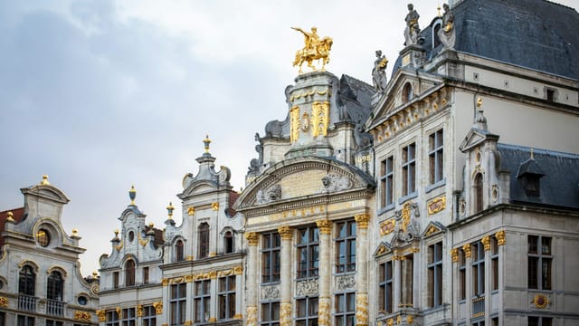 Façades dorées des maisons de corporation de la Grand-Place de Bruxelles